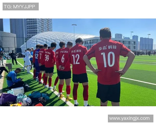 双子球星并肩作战绿茵赛场上演激情兄弟足球传奇